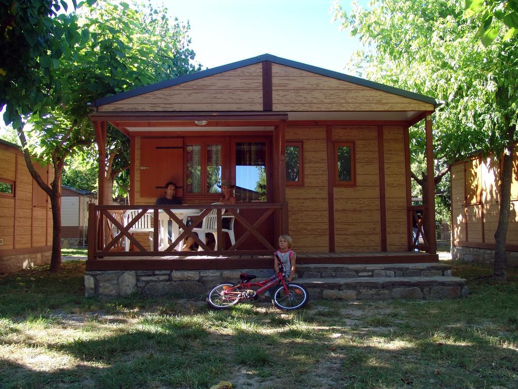 Bungalows Pena Montanesa Aínsa Zimmer foto